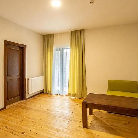 добро поле Szálloda