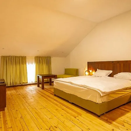 Hotel добро поле 2*