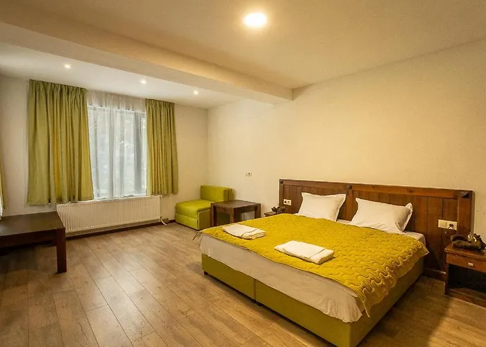 Otel добро поле Yukarı Cuma