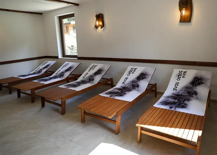 Otel добро поле Yukarı Cuma